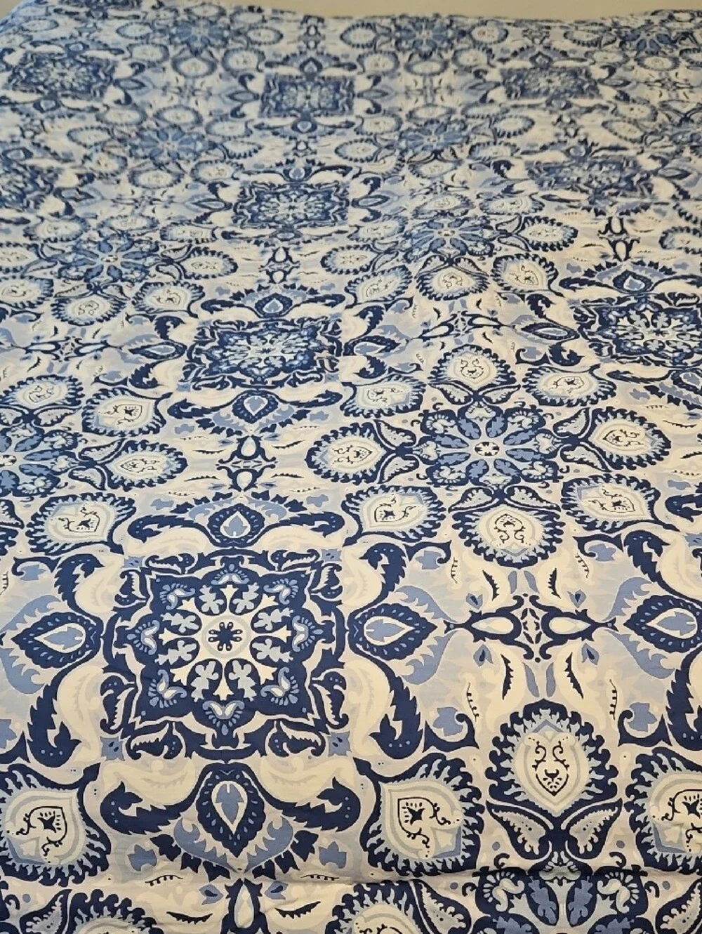 Lauren Ralph Lauren Porcelain Blue Medallion Reversible Cotton King Comforter